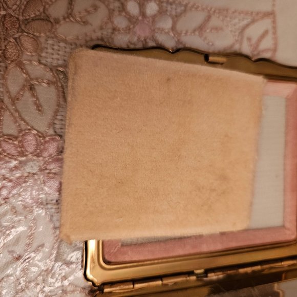 Vintage Courting Compact - Picture 10 of 13